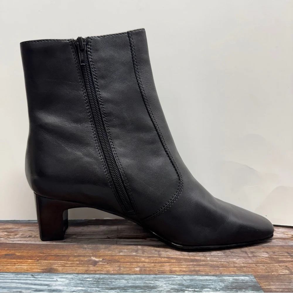 Apostrophe Black Leather Square-Toe Ankle Boots